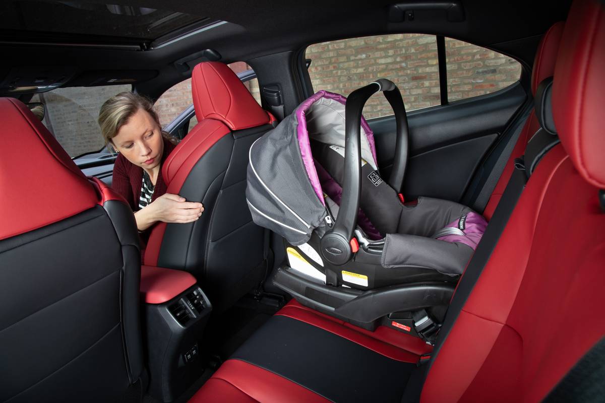 infant car seat for small backseat