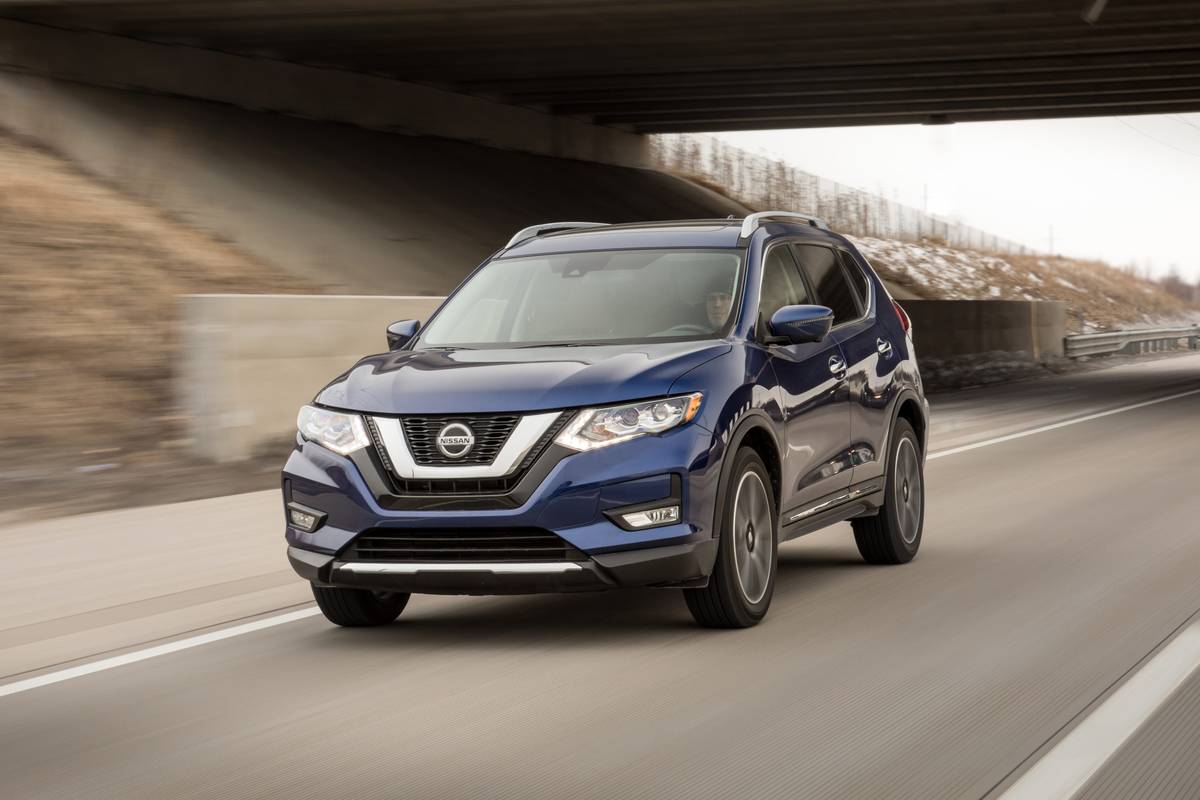 01-nissan-rogue-2019-angle-blue-dynamic-exterior-front