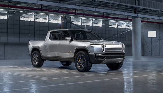 01-rivian-electric-pickup--angle--exterior--front--silver.jpg