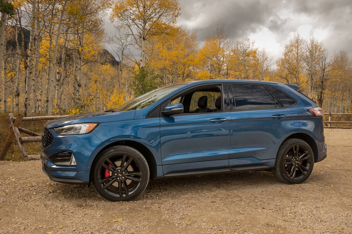 02-ford-edge-st-2019-blue--exterior--front--profile.jpg