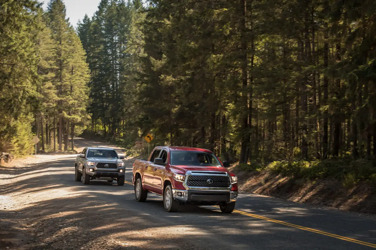 04-toyota-tundra-tacoma-2018-dynamic-exterior-front