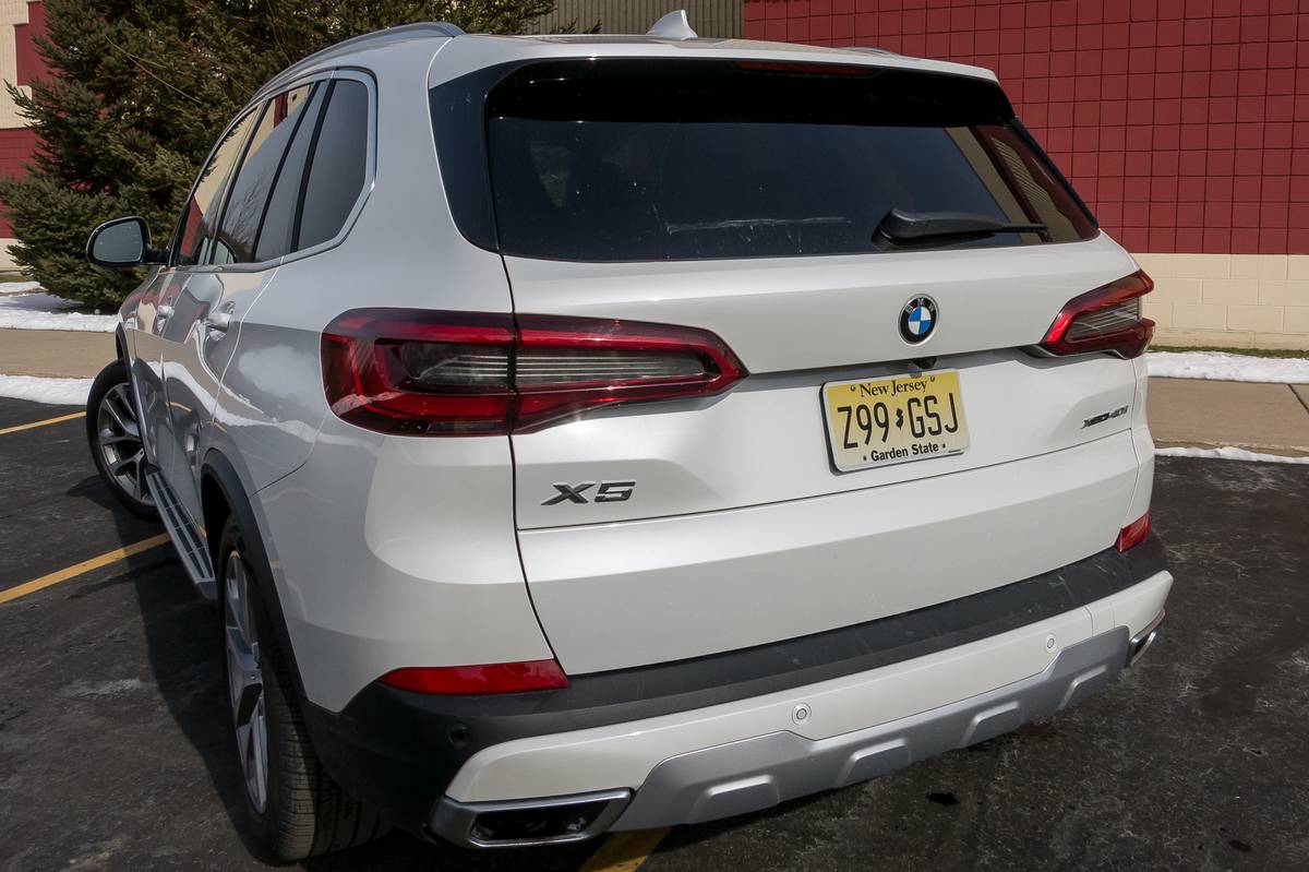 05 bmw x5 2019 angle  exterior  rear  white jpg