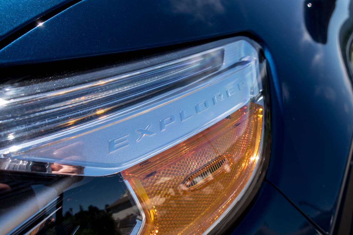 05 ford explorer hybrid limited 2020 blue  detail  exterior  headlights jpg