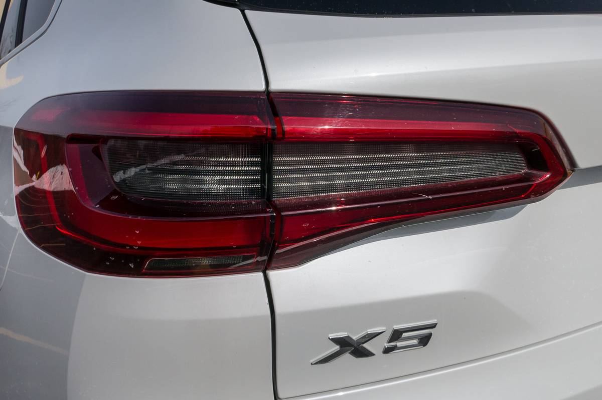 08 bmw x5 2019 exterior  rear  taillights  white jpg
