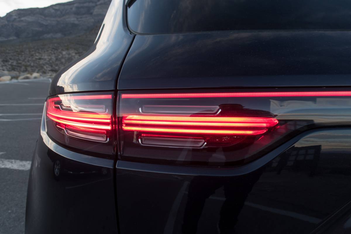 08 porsche cayenne 2019 black  detail  exterior  rear  taillights jpg