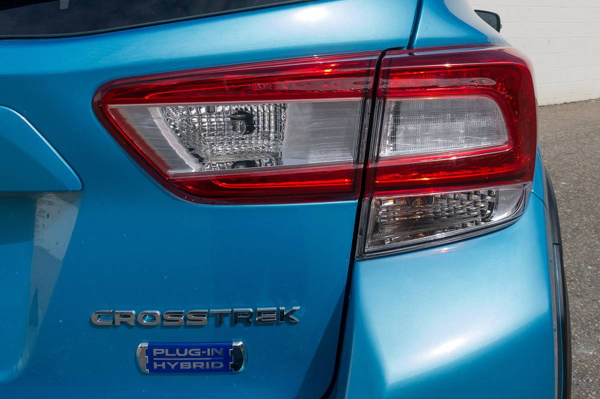 09-subaru-crosstrek-phev-2019-blue--detail--exterior--rear--taillights.jpg