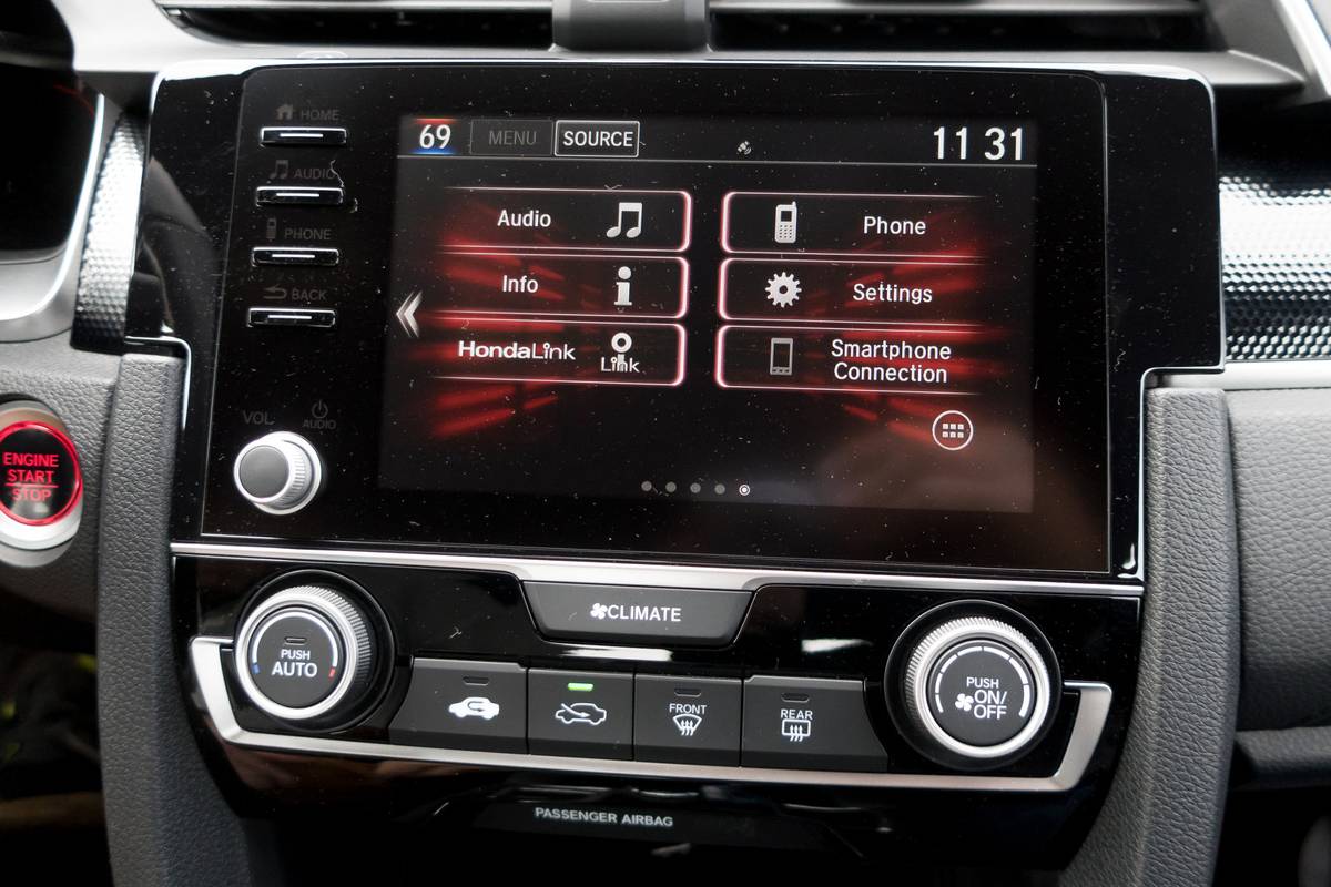 2019 Honda Civic Hatchback Sport Radio Plays Music but No Display 