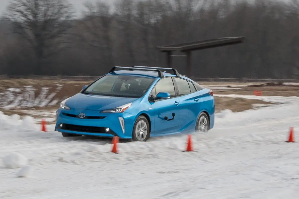 12 toyota prius 2019 angle  blue  dynamic  exterior  front  off road  snow jpg