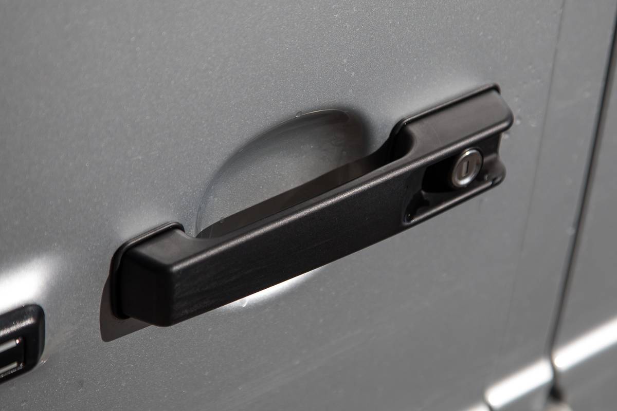 13 mercedes benz g 550 2019 exterior  handle  silver jpg