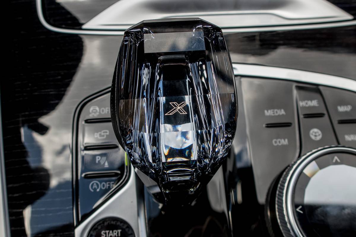 14 bmw x7 2019 center console  detail  gearshift  interior jpg