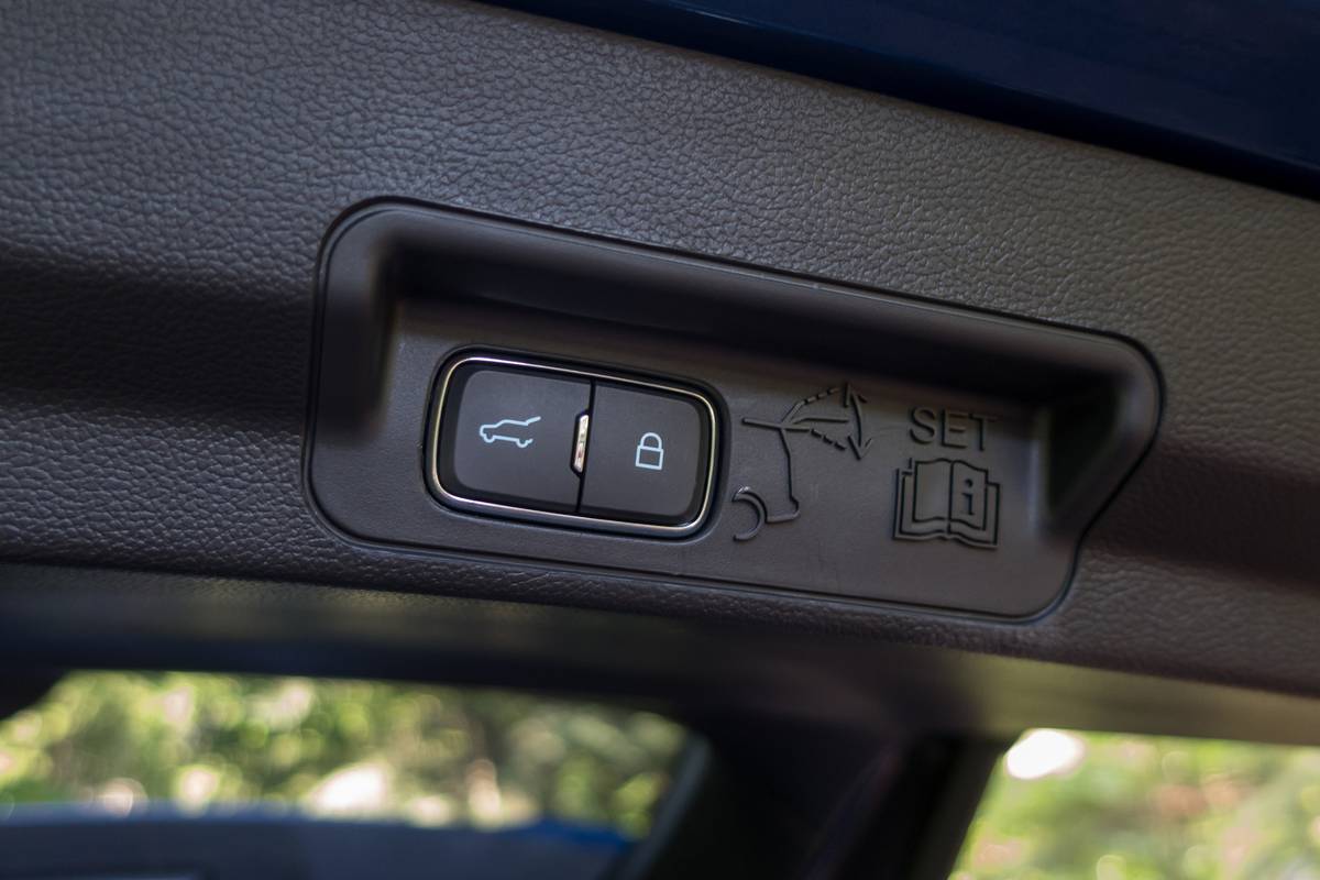 14 ford explorer hybrid limited 2020 controls  interior  trunk jpg