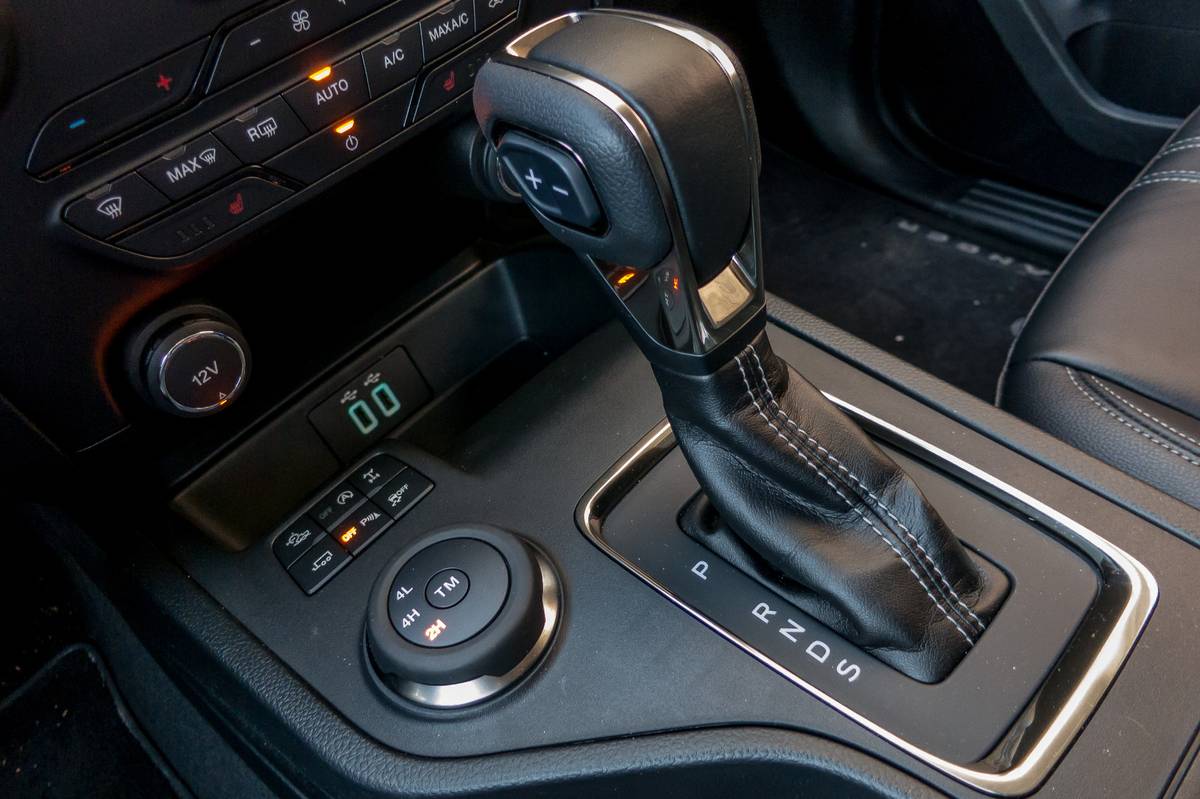 16 ford ranger lariat 2019 center console  interior jpg