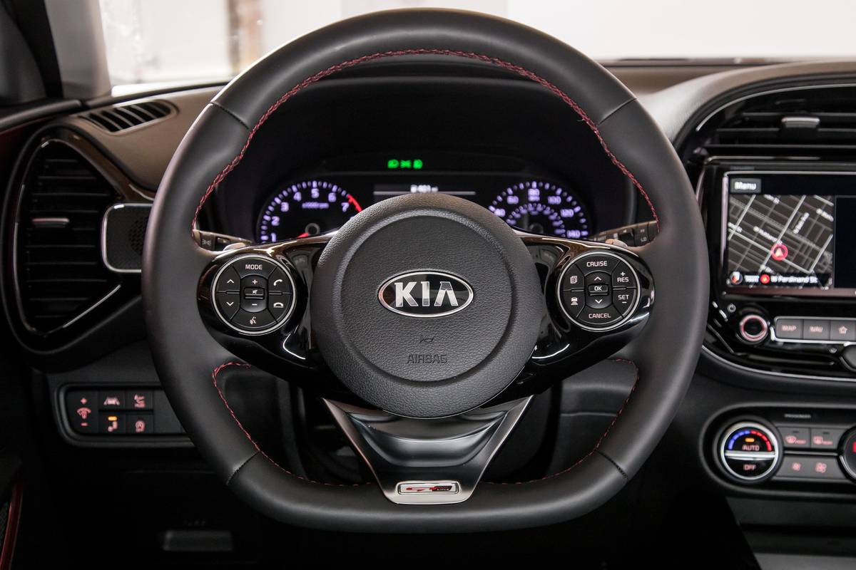18 kia soul 2020 detail  front row  interior  steering wheel jpg