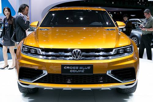Volkswagen CrossBlue Coupe Concept Photo Gallery (23 Photos) | Cars.com