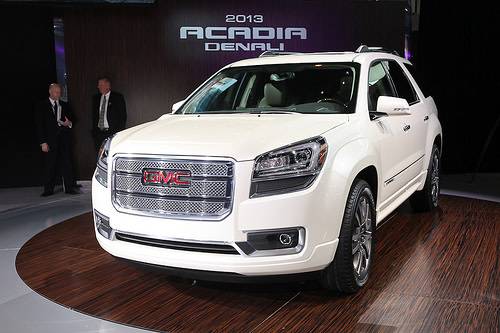 2013 GMC Acadia Up Close Cars