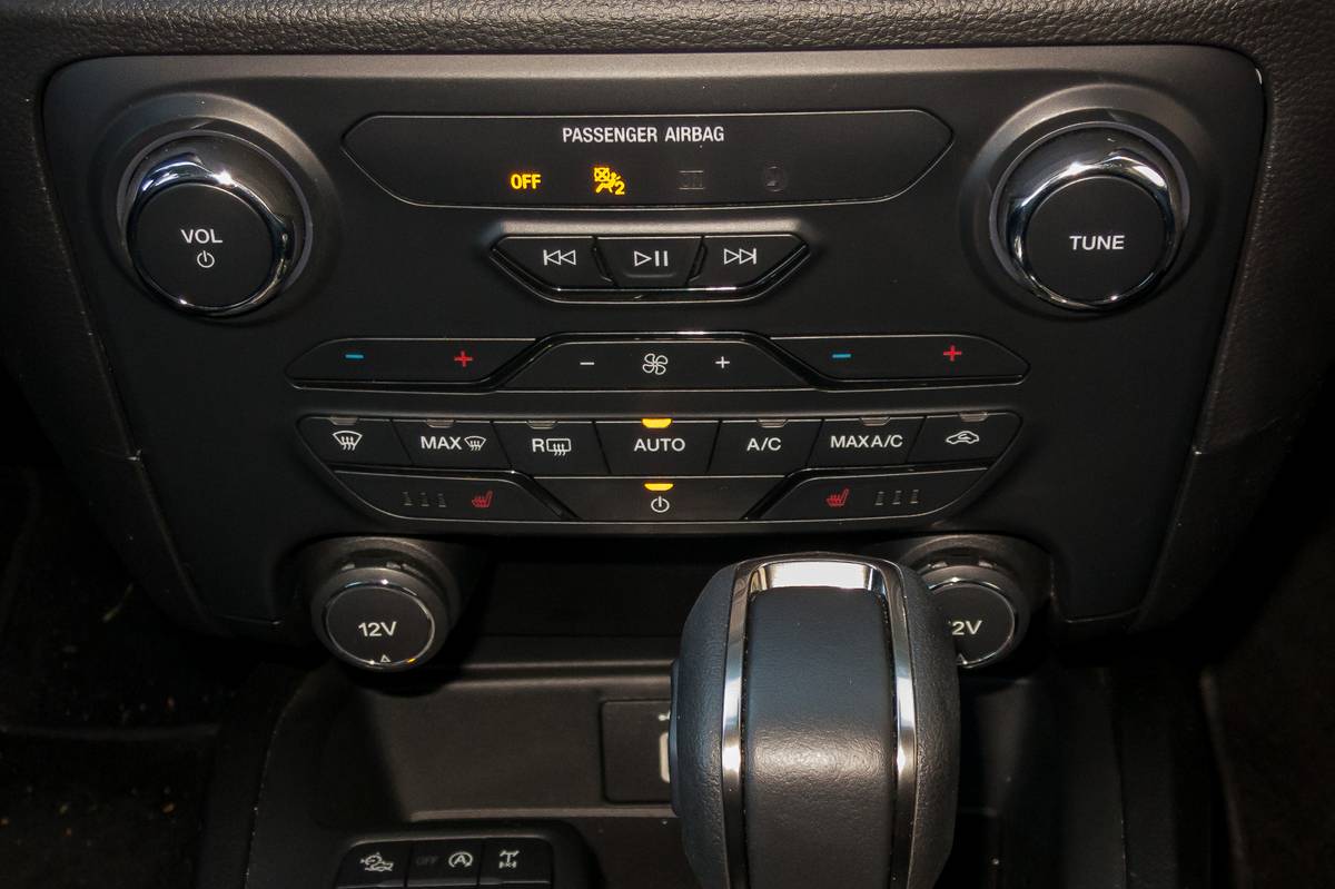 19 ford ranger lariat 2019 center stack  controls  interior jpg