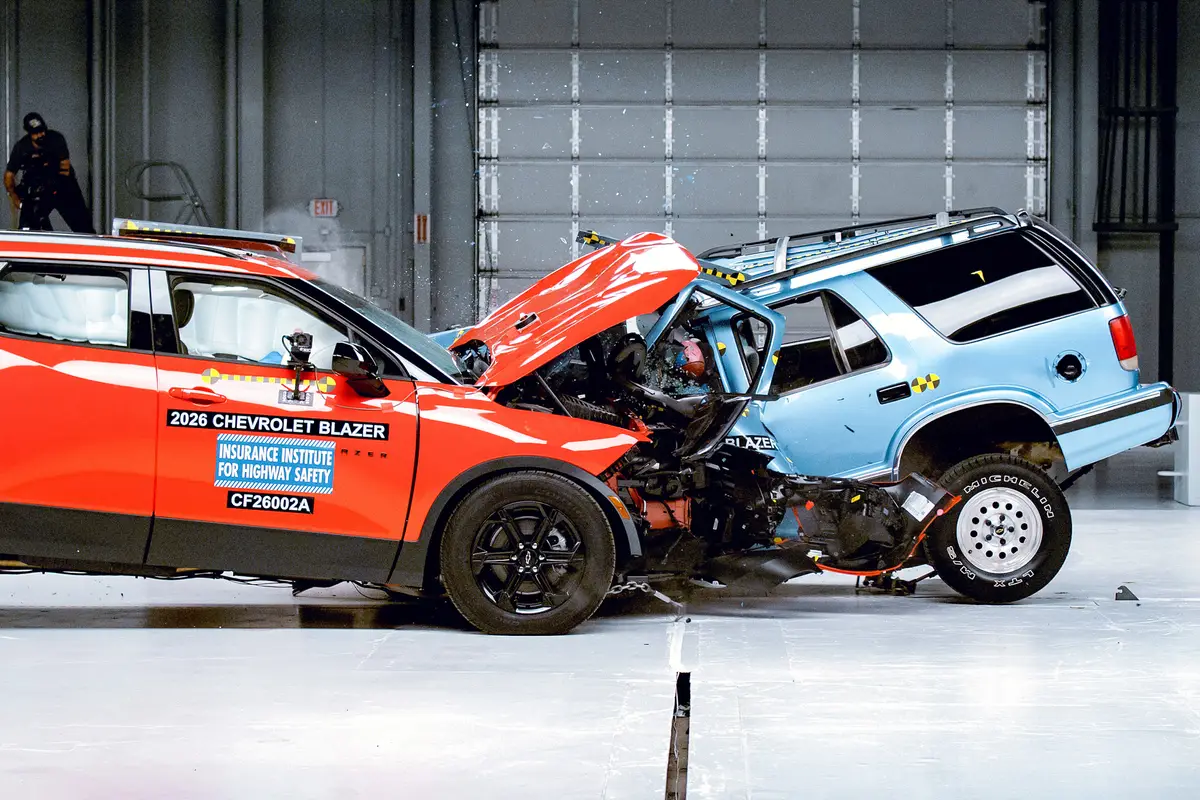 1996 Chevrolet Blazer Vs 2026 Chevrolet Blazer Crash test jpg