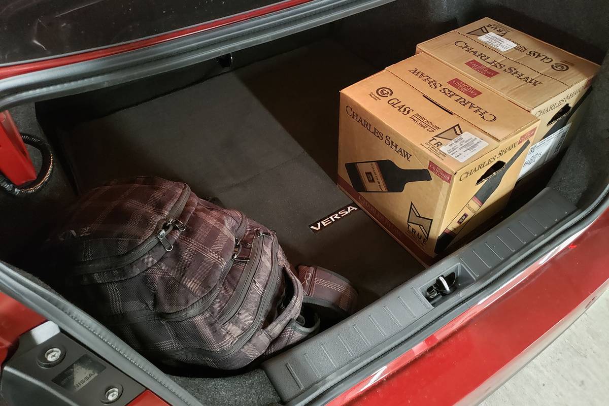 20 Nissan Versa MS 12 jpg