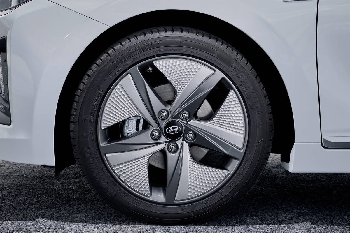 2020 Hyundai Ioniq Hybrid | Manufacturer image