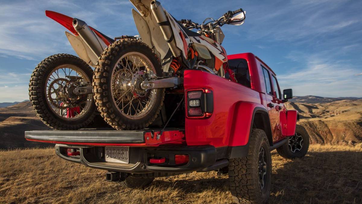 Take Your Truck Beyond The Blacktop With The Jeep Gladiator News Cars Com