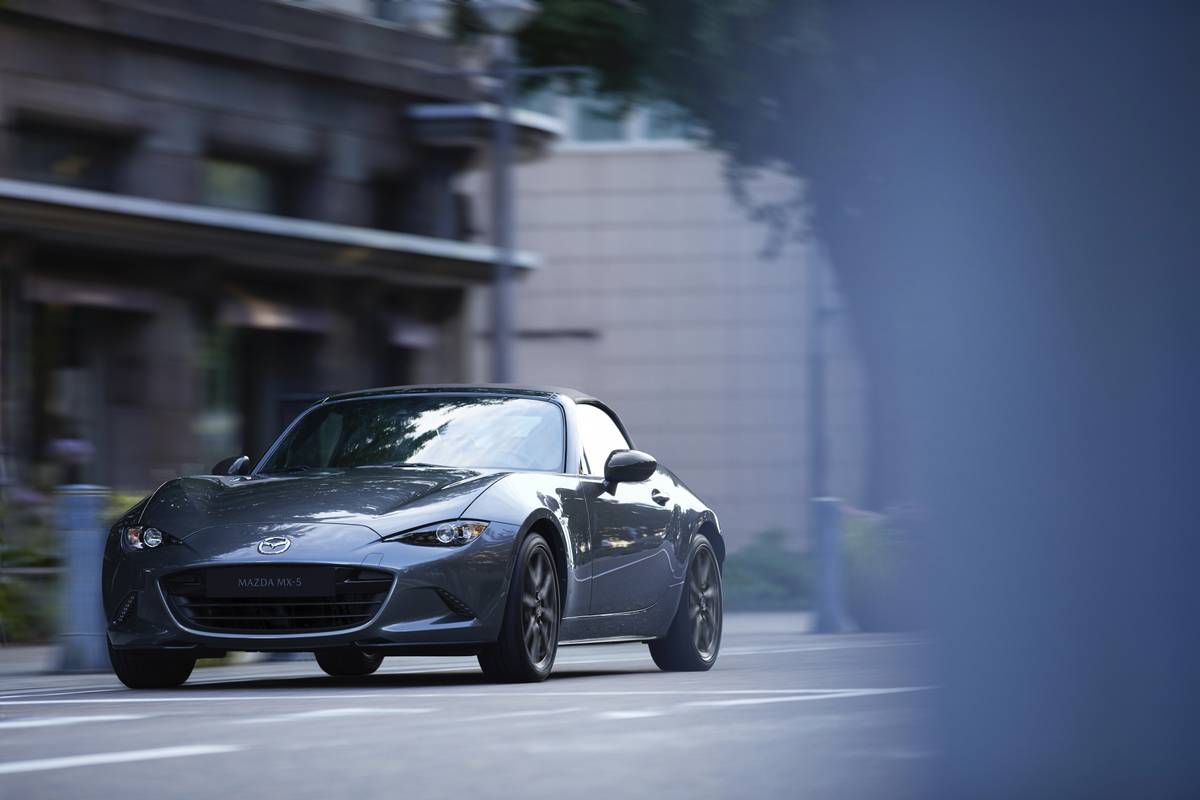 Vertrouwen op piloot dump Mazda MX-5 Miata: Which Should I Buy, 2019 or 2020? | Cars.com