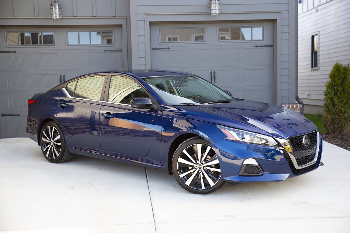 2020 blue nissan altima