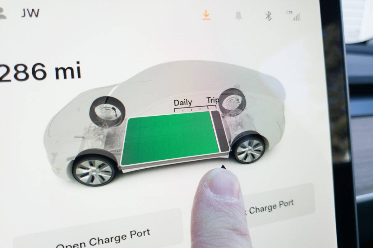 2025 tesla model y Battery, Charging, and Range