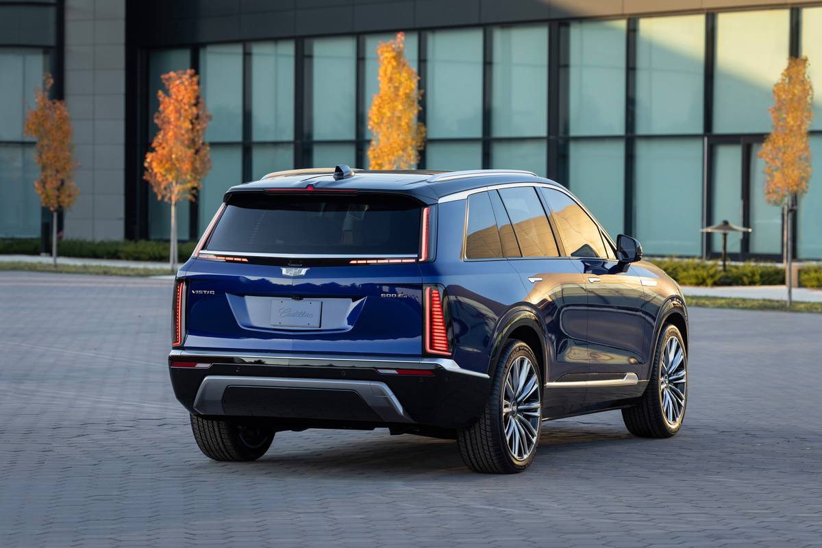 2026 cadillac vistiq 02 2 jpg
