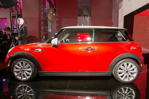 2014 Mini Cooper Hardtop Photo Gallery (44 Photos) | Cars.com