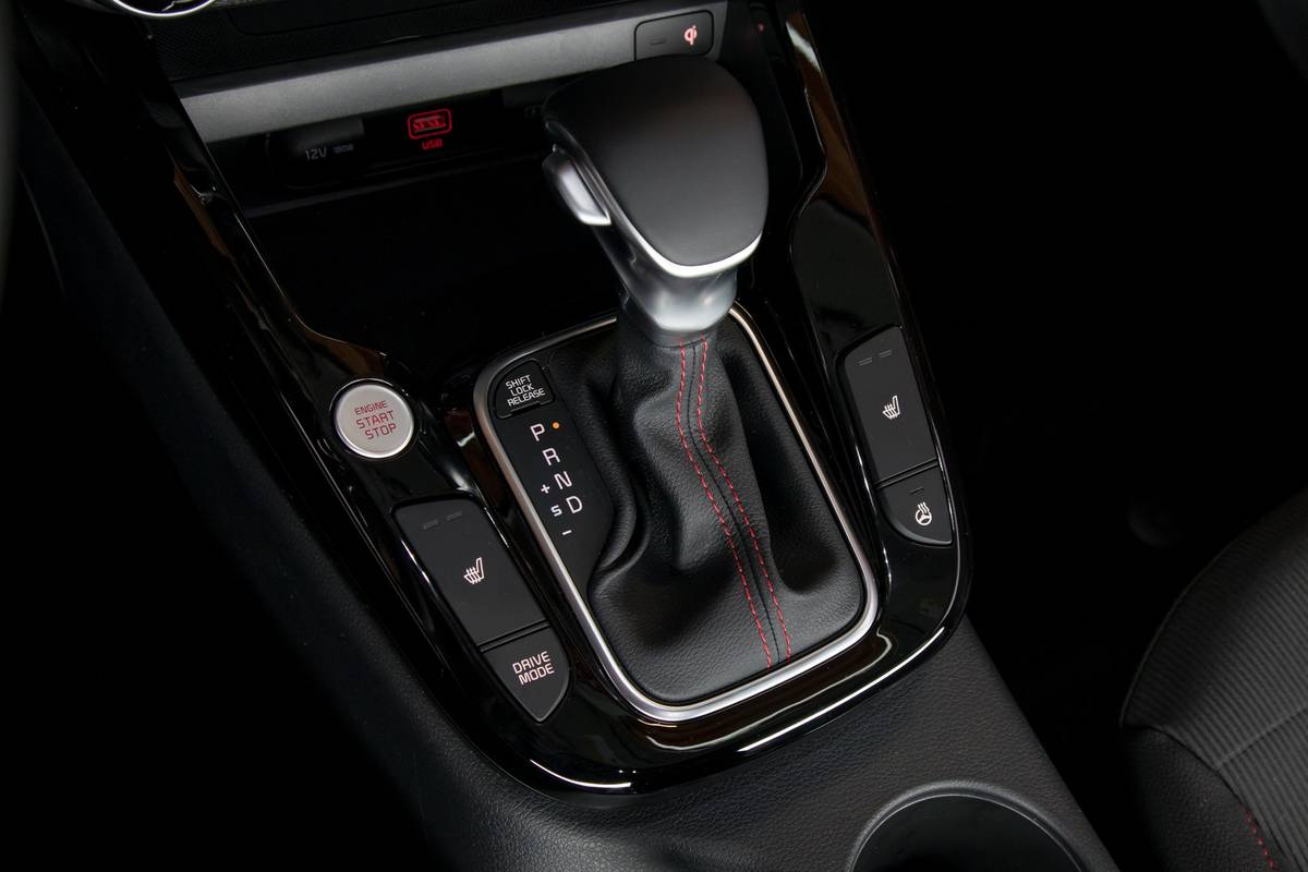 22 kia soul 2020 center console  front row  gearshift  interior jpg
