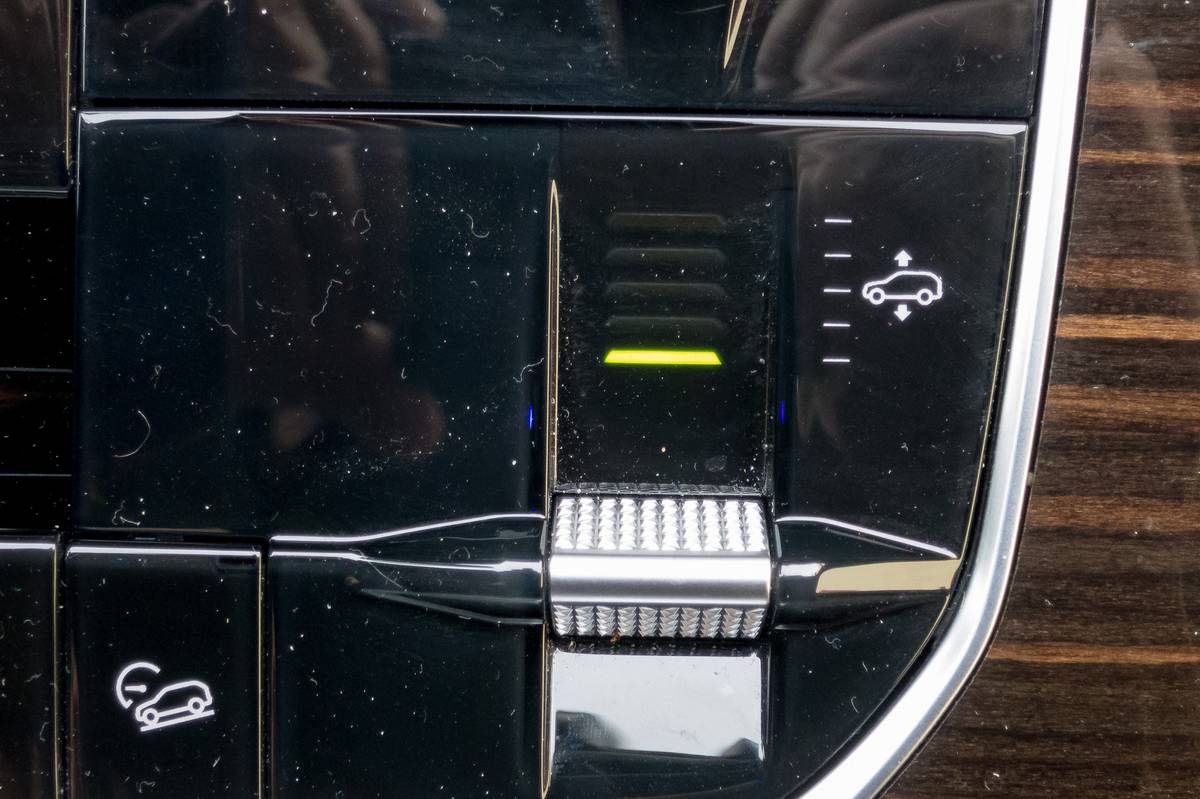 26 bmw x5 2019 controls  dashboard  interior jpg