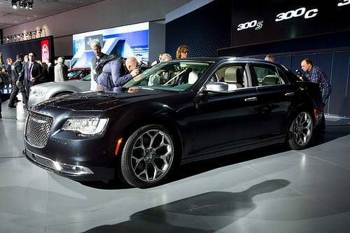 2015 Chrysler 300 Photo Gallery (64 Photos) | Cars.com