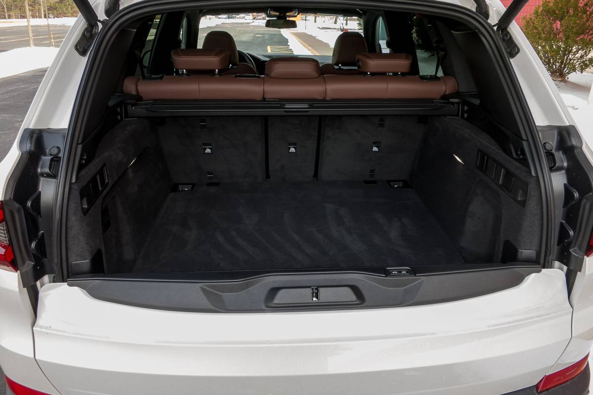 30 bmw x5 2019 interior  trunk jpg
