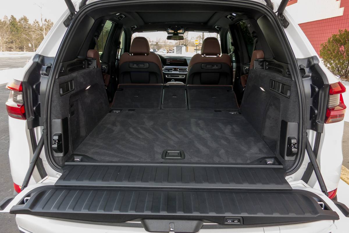 32 bmw x5 2019 folding seats  interior  trunk jpg