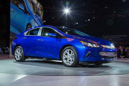 Inside the 2016 Chevrolet Volt (26 Photos) | Cars.com