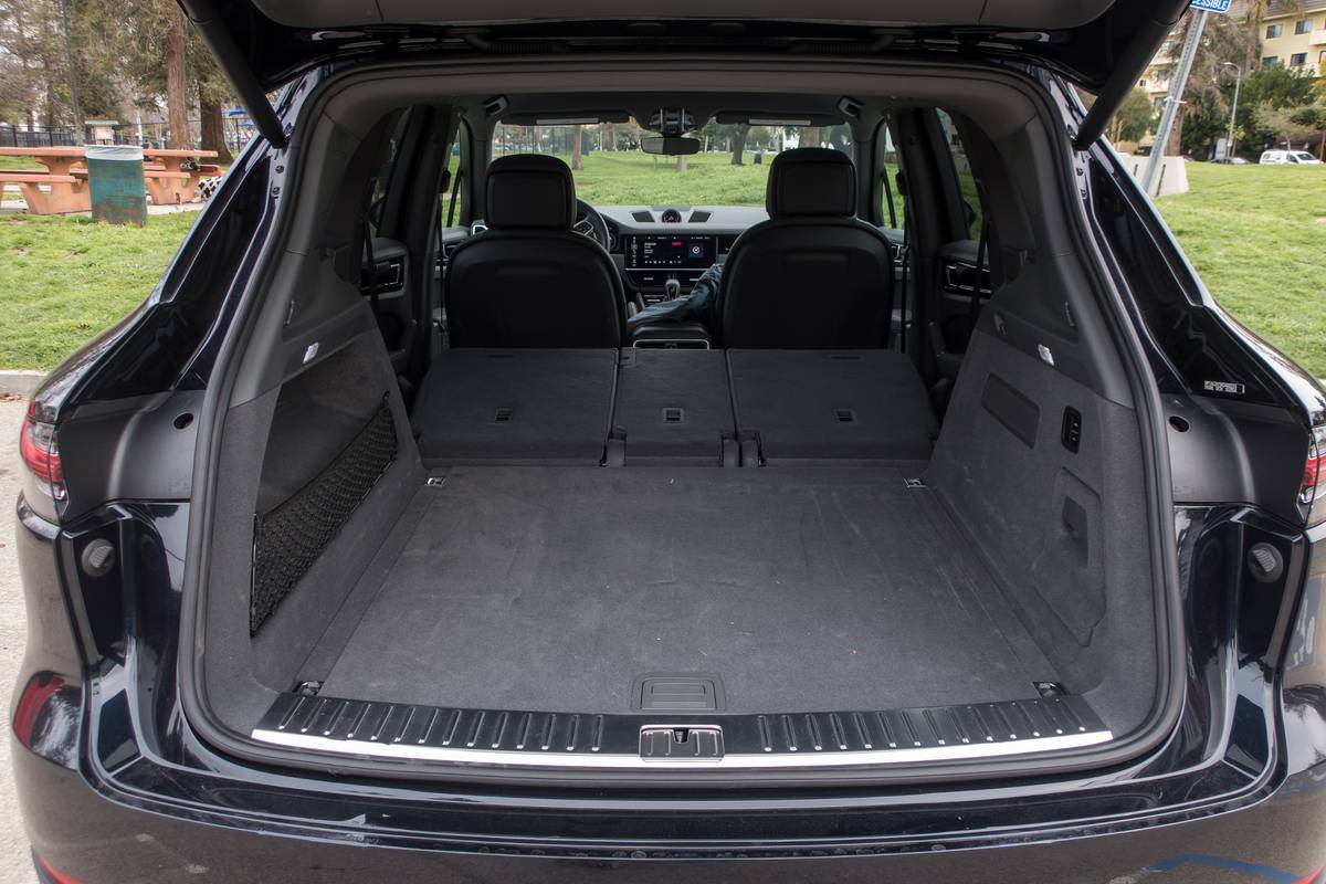 35 porsche cayenne 2019 folding seats  interior  trunk jpg