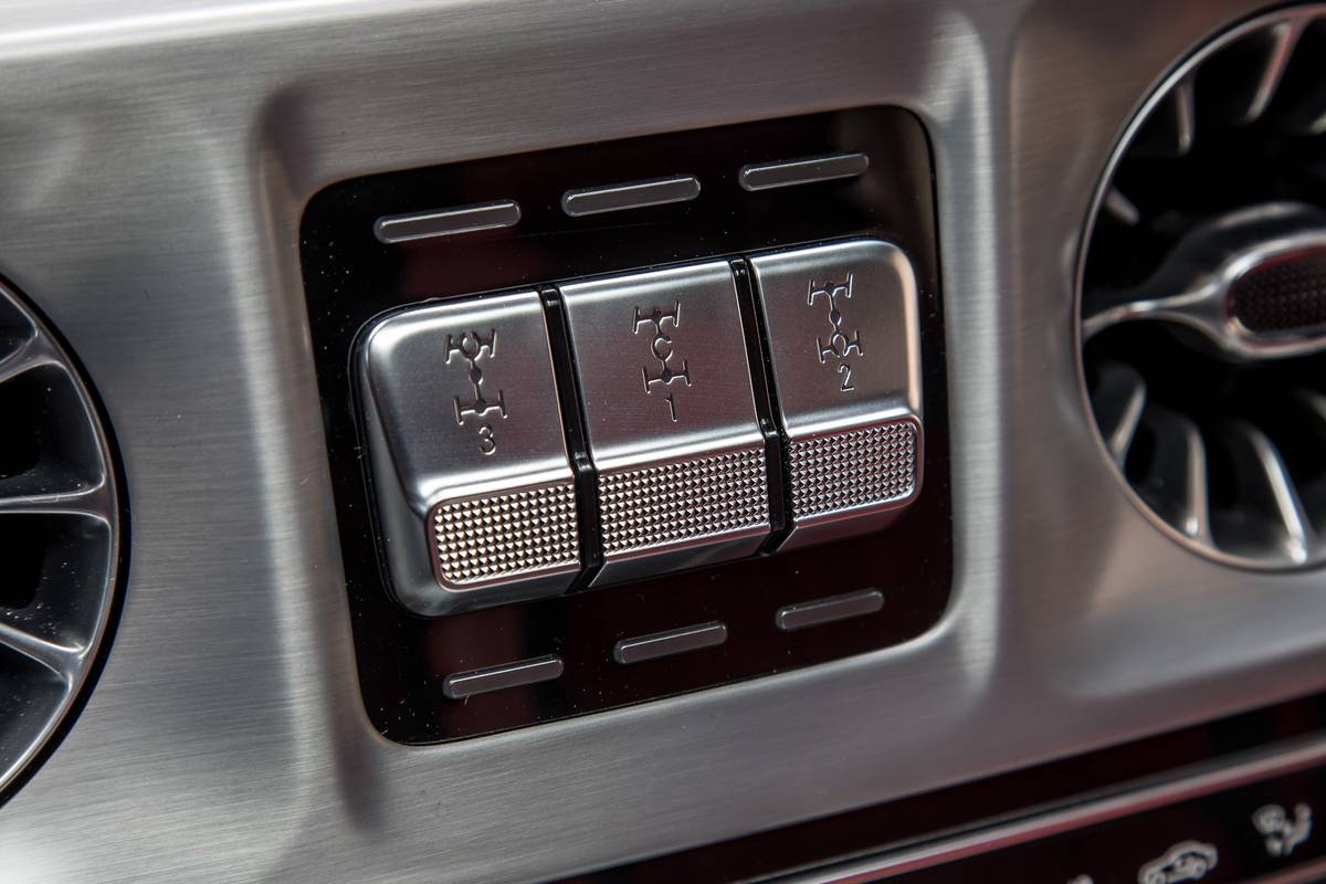 41 mercedes benz g 550 2019 center stack  controls  interior jpg
