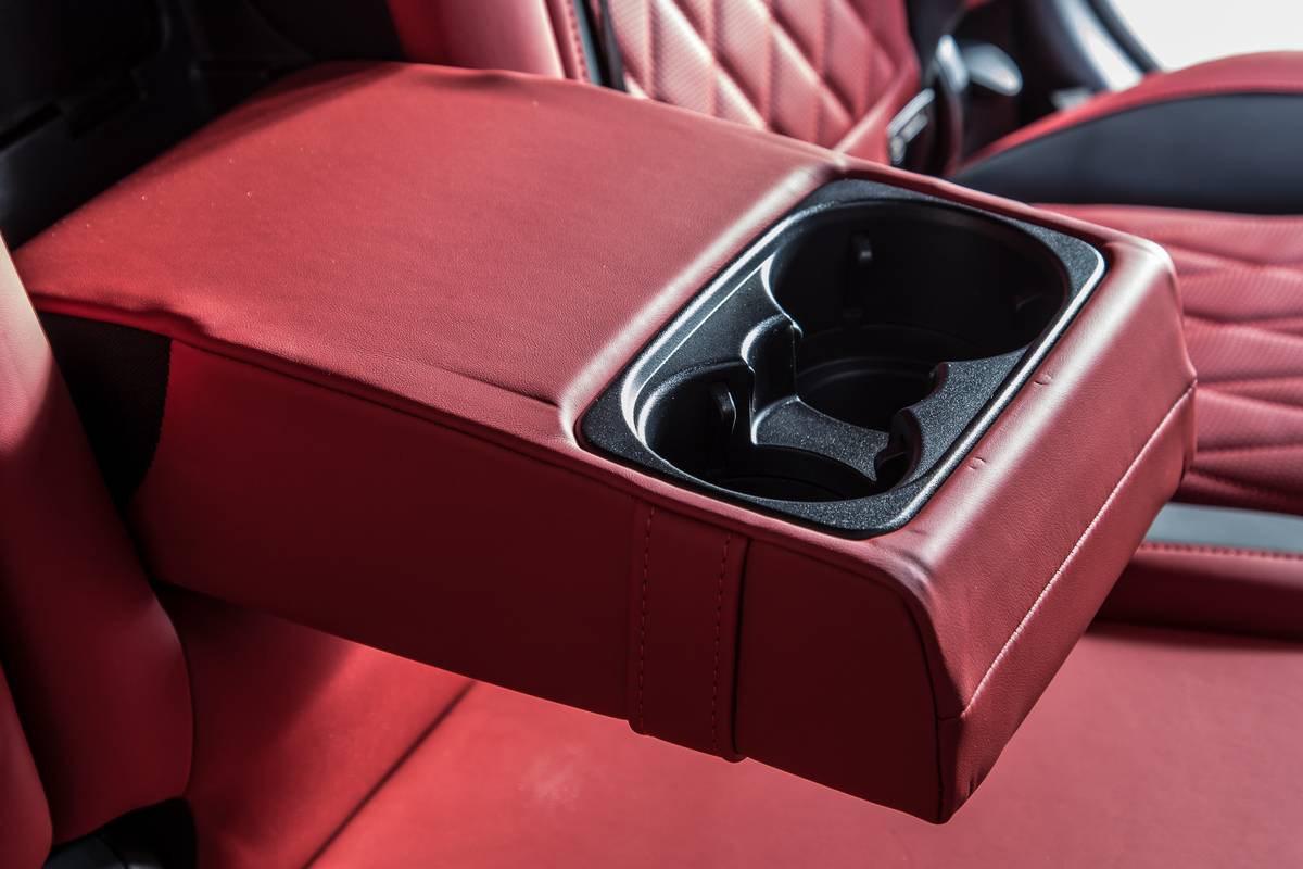 55 mercedes benz g 550 2019 armrest  cupholders  interior  second row jpg