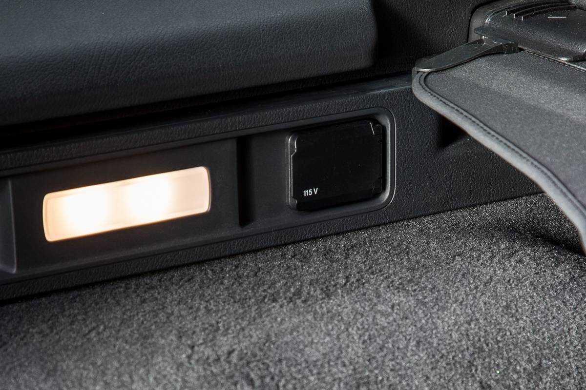 60 mercedes benz g 550 2019 interior  outlet  trunk jpg