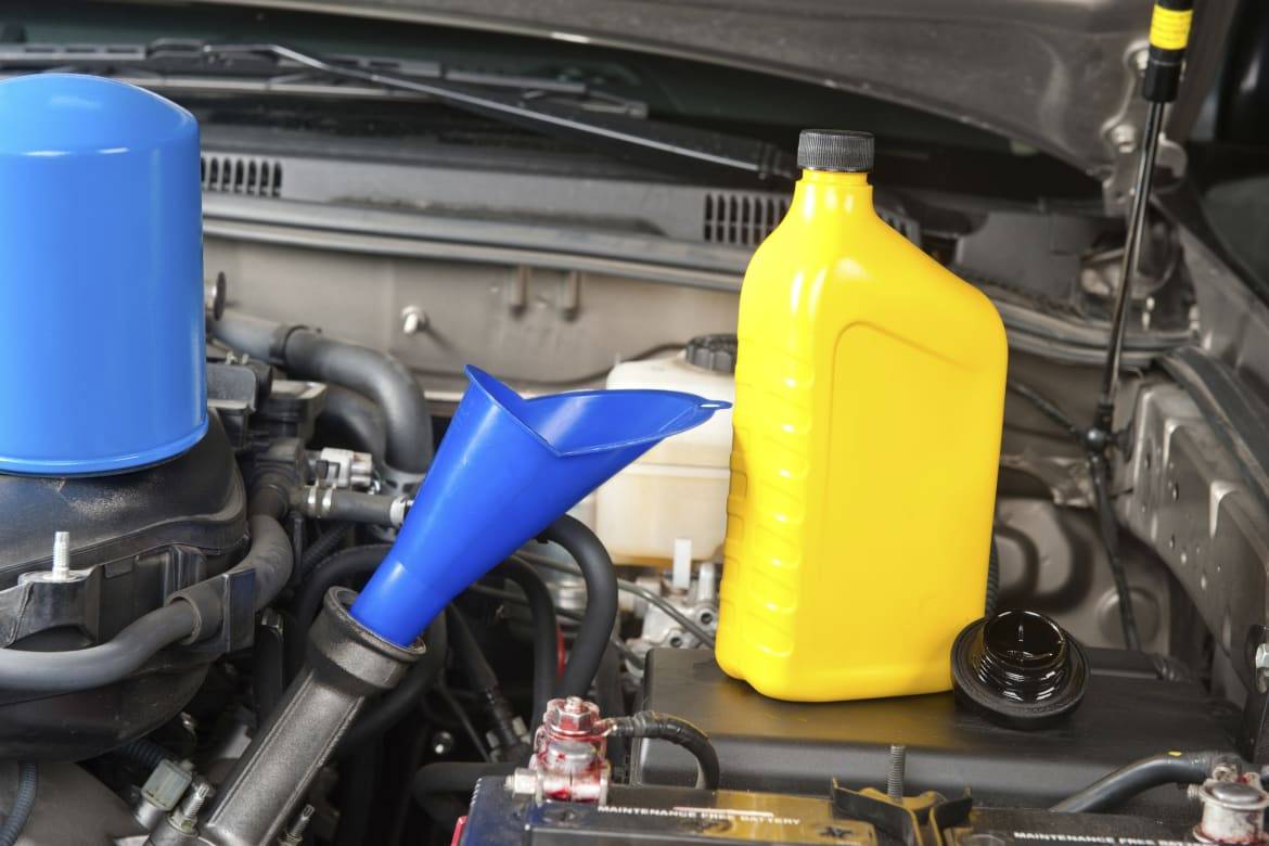 straf puberteit pastel Do You Really Need to Change Your Oil Every 3,000 Miles? | Cars.com