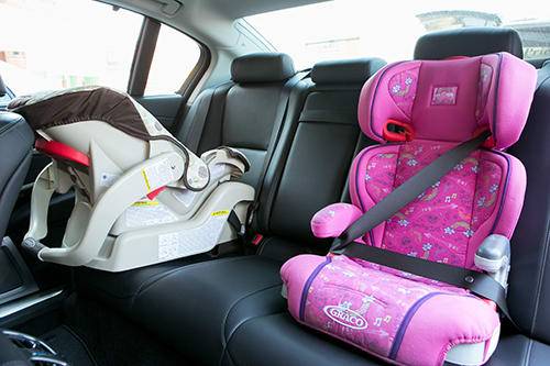 Fitting two car seats hotsell in car