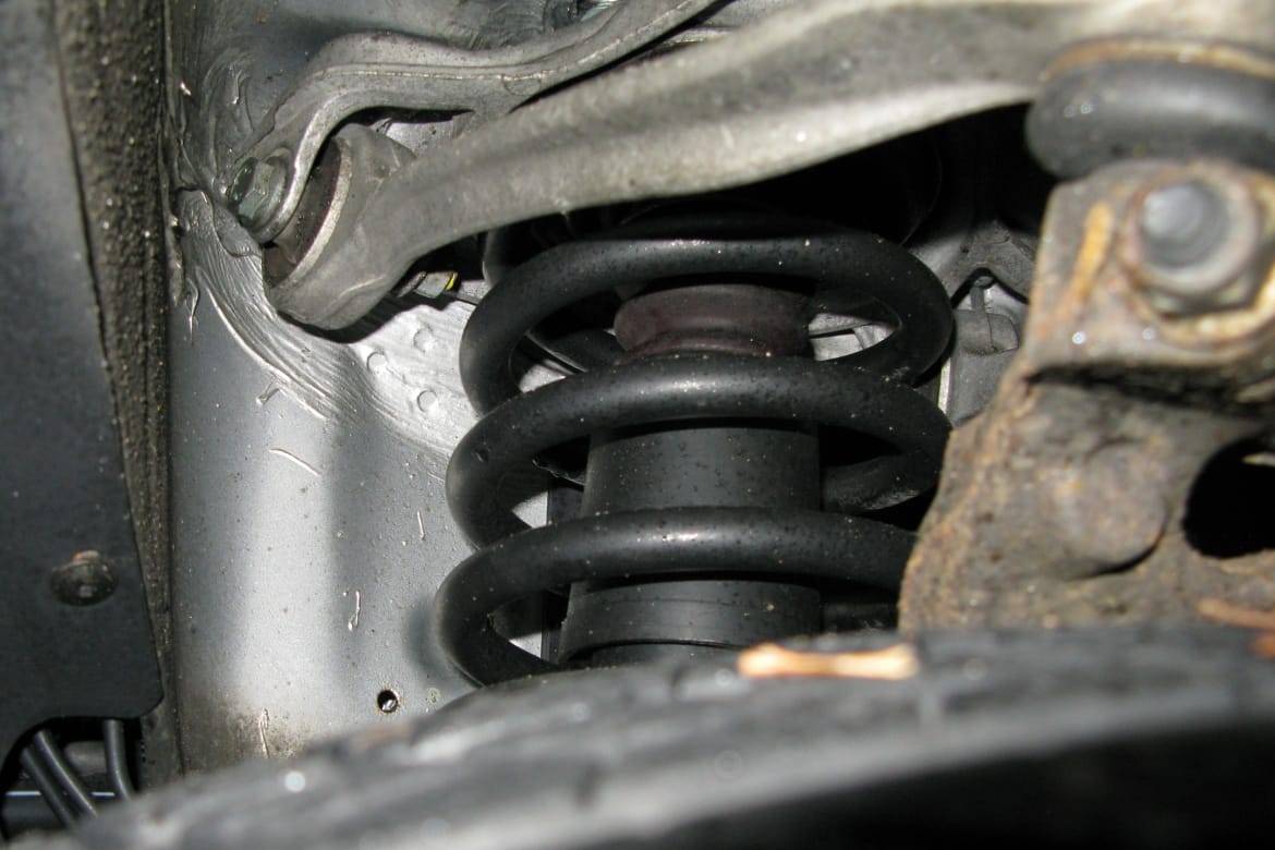 How to Tell if Shock Absorbers Are Worn Out By YMF Car Parts