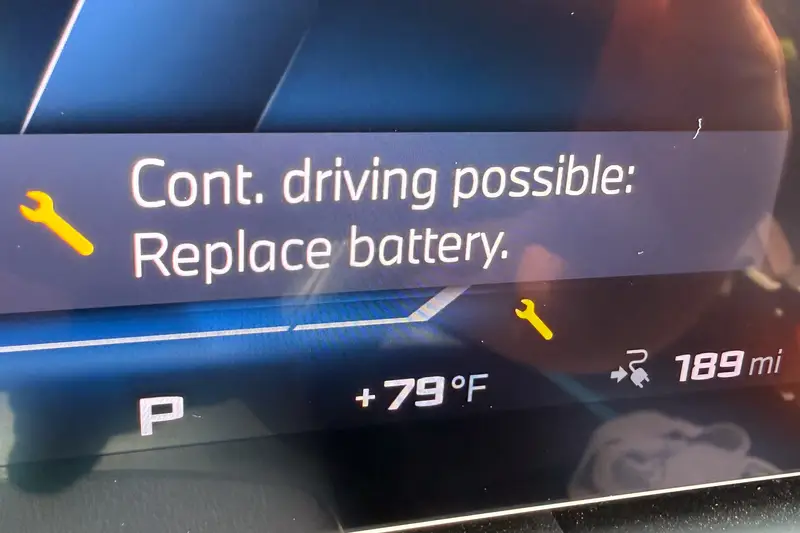 BMW-i4-Battery-Warning-Message-01