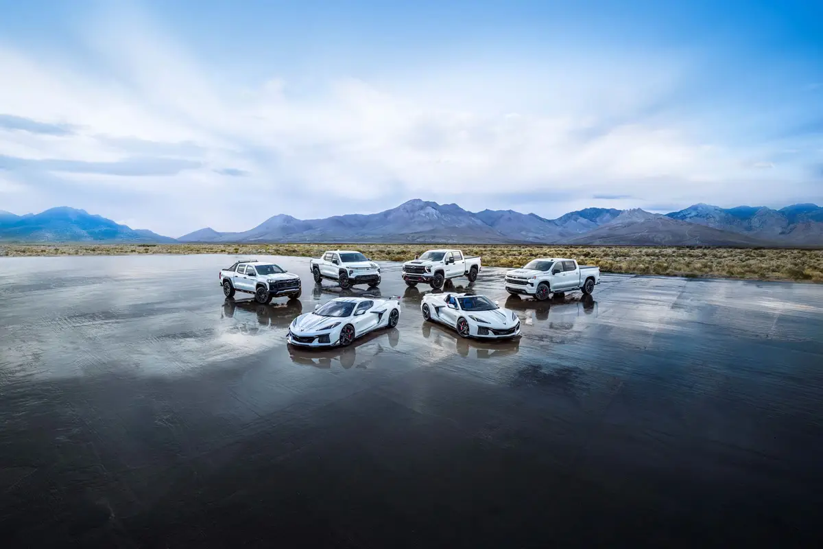 Chevy Stars Steel Pack Shot 2026 exterior oem 07 jpg