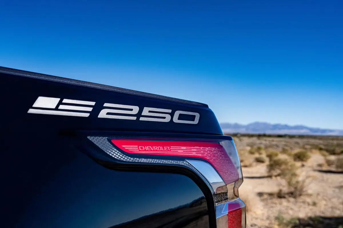 Chevy Stars and Steel Silverado EV 2026 exterior oem 08 jpg