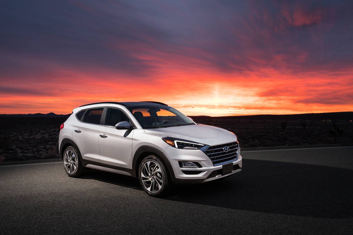 Hyundai-Tucson-2020-exterior-white-outside-sunset
