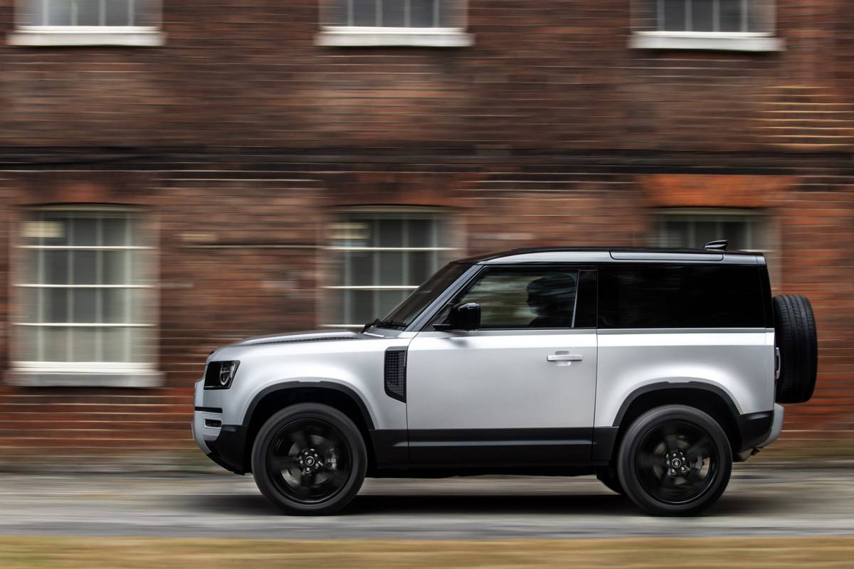 2021 Land Rover Defender Lineup Adds X Dynamic Finally Makes Defender 90 Available News Cars Com