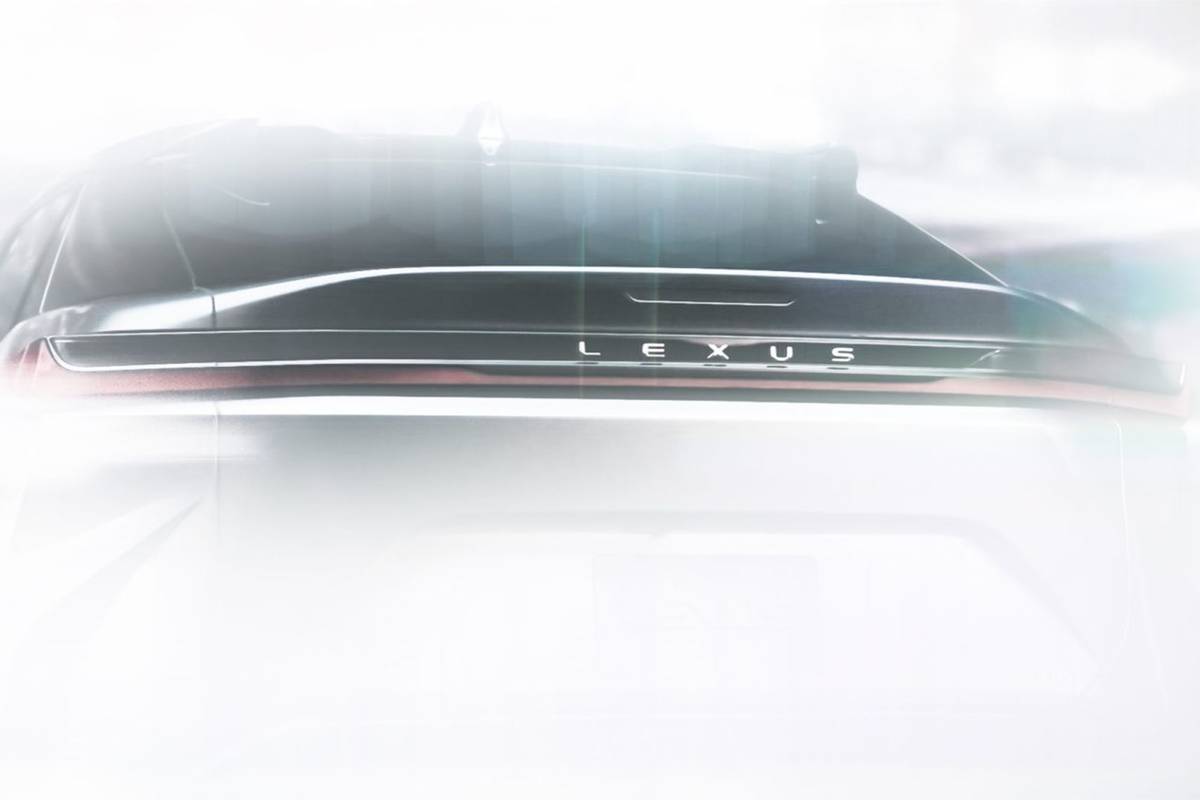 Lexus-RZ-2023-exterior-rear-deck-oem
