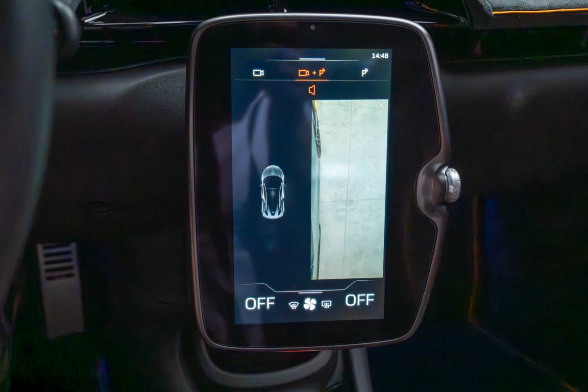 McLaren Artura Spider 2025 42 interior center display camera scaled jpg