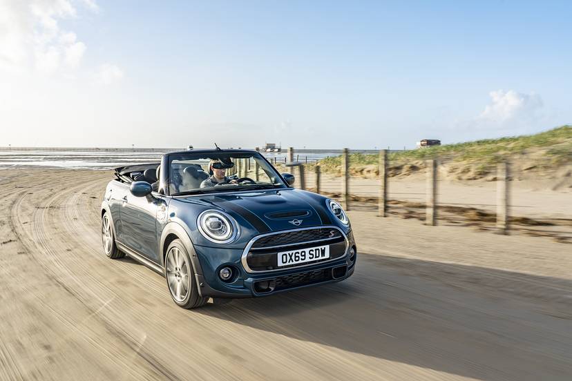 P90378385_highRes_mini-cooper-s-sidewa